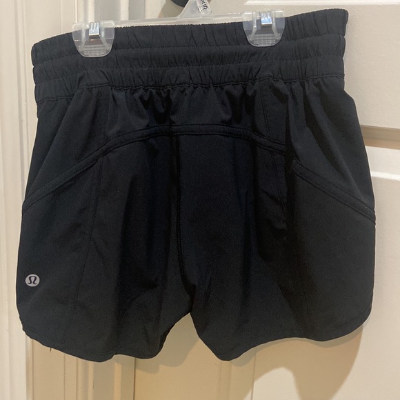 Lululemon Tracker low rise lined short 4” - Picture 2 of 4